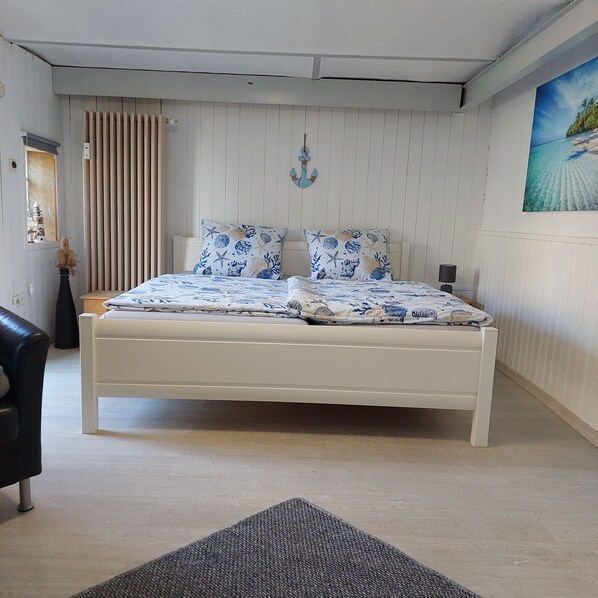 1 bedroom, travel cot, free WiFi, bed sheets