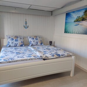 1 bedroom, travel cot, free WiFi, bed sheets
