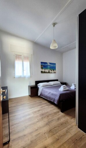 2 habitaciones, cuna de viaje, wifi gratis y ropa de cama
