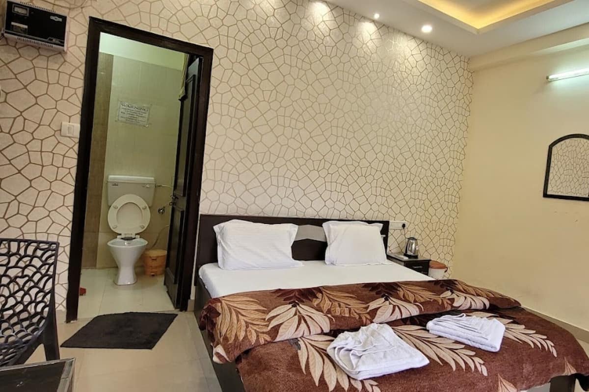 Chambre Standard double, vue sur la ville | Accès au Wi-Fi (inclus), literie fournie