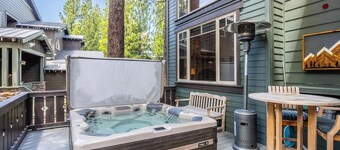 Gorgeous townhome located on the golf course and Eagle Lodge Ski area.