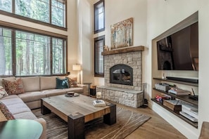 Smart TV, fireplace