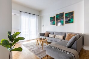 Smart TV, offices - Mystique 2-Bedroom Apartment in Athens (Greece - Athens)