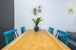 Dining - Cesily 2-Bedroom Apartment in Athens (Greece - Athens)
