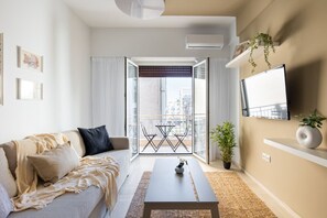 Smart TV - Santorini 2-Bedroom Apartment in Nea Smyrni (Greece - Athens)