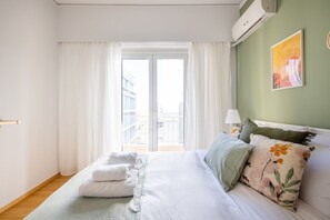 2 bedrooms, iron/ironing board, free WiFi, bed sheets - Santorini 2-Bedroom Apartment in Nea Smyrni (Greece - Athens)