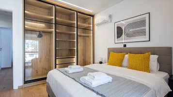 2 quartos, escrivaninha, ferros/tábuas de passar roupa