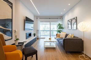 Una Smart TV, una oficina