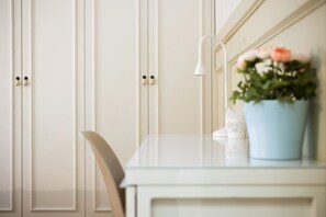 Interior - Meadows - Luxury 3-Bedroom Apartment in Athens (Greece - Athens)