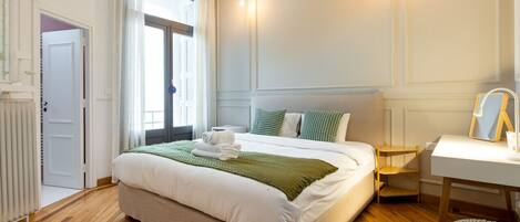 3 bedrooms, desk, iron/ironing board, free WiFi