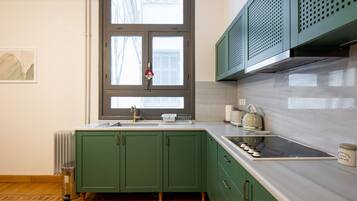 Fridge, microwave, oven, stovetop