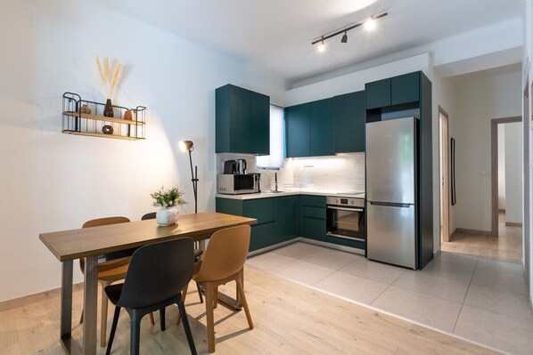 Fridge, microwave, oven, stovetop
