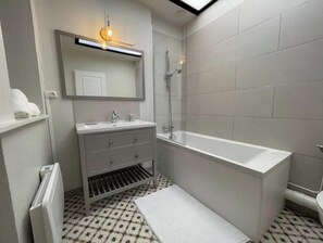 Haartrockner, Seife, Toilettenpapier