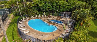 NEW LISTING, Steps to Shipwreck, 3 Bdrm with AC