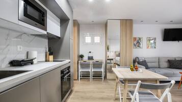 Fridge, microwave, oven, stovetop