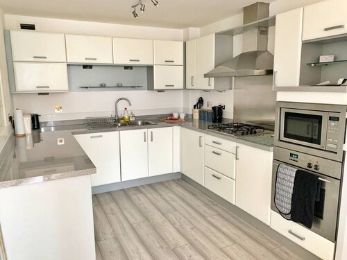 A spacious and modern two bedroom apartment situated in the town centre 