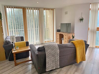 A spacious and modern two bedroom apartment situated in the town centre 