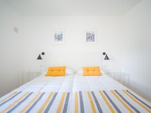 2 bedrooms, bed sheets