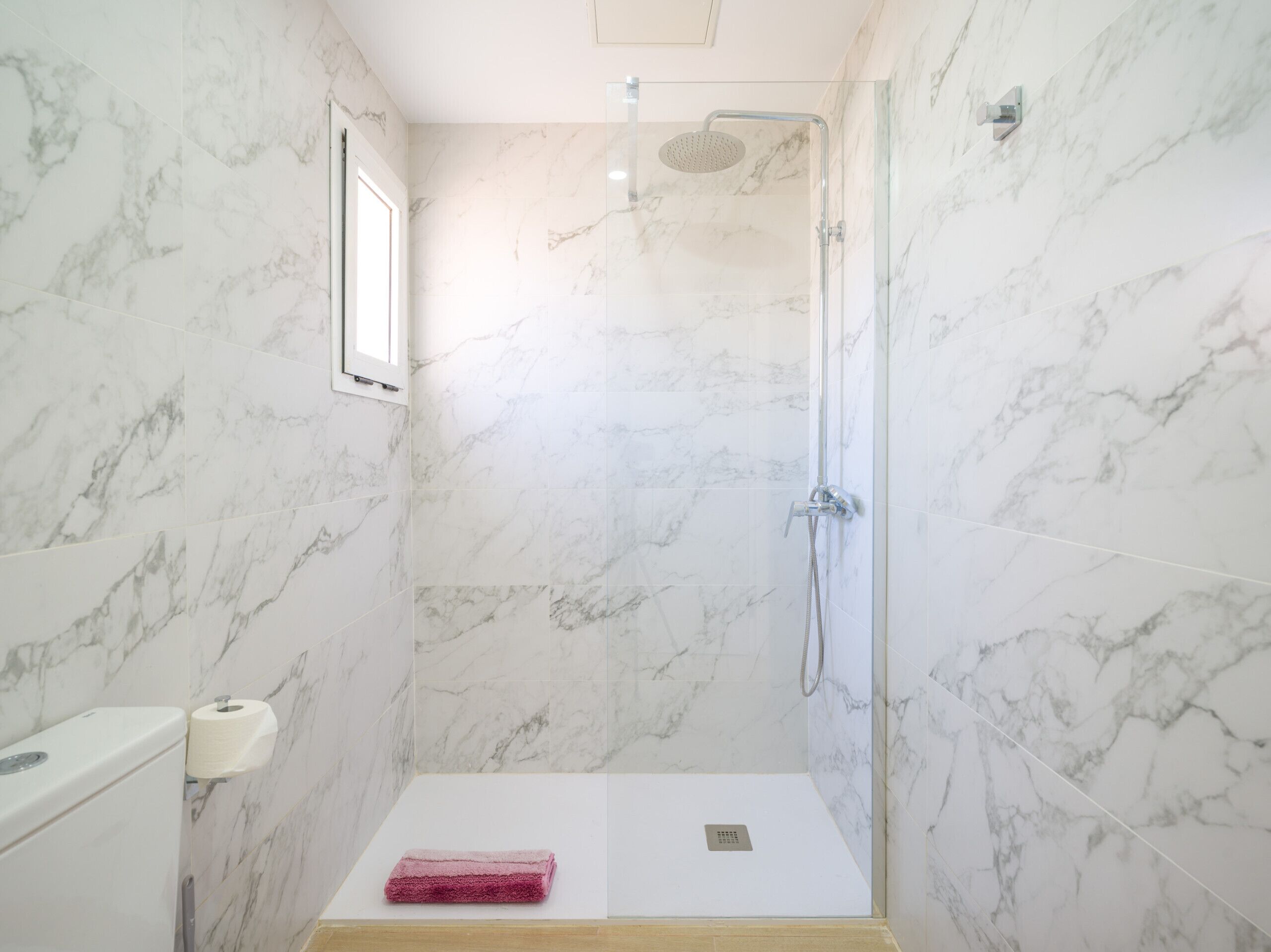 Shower, towels