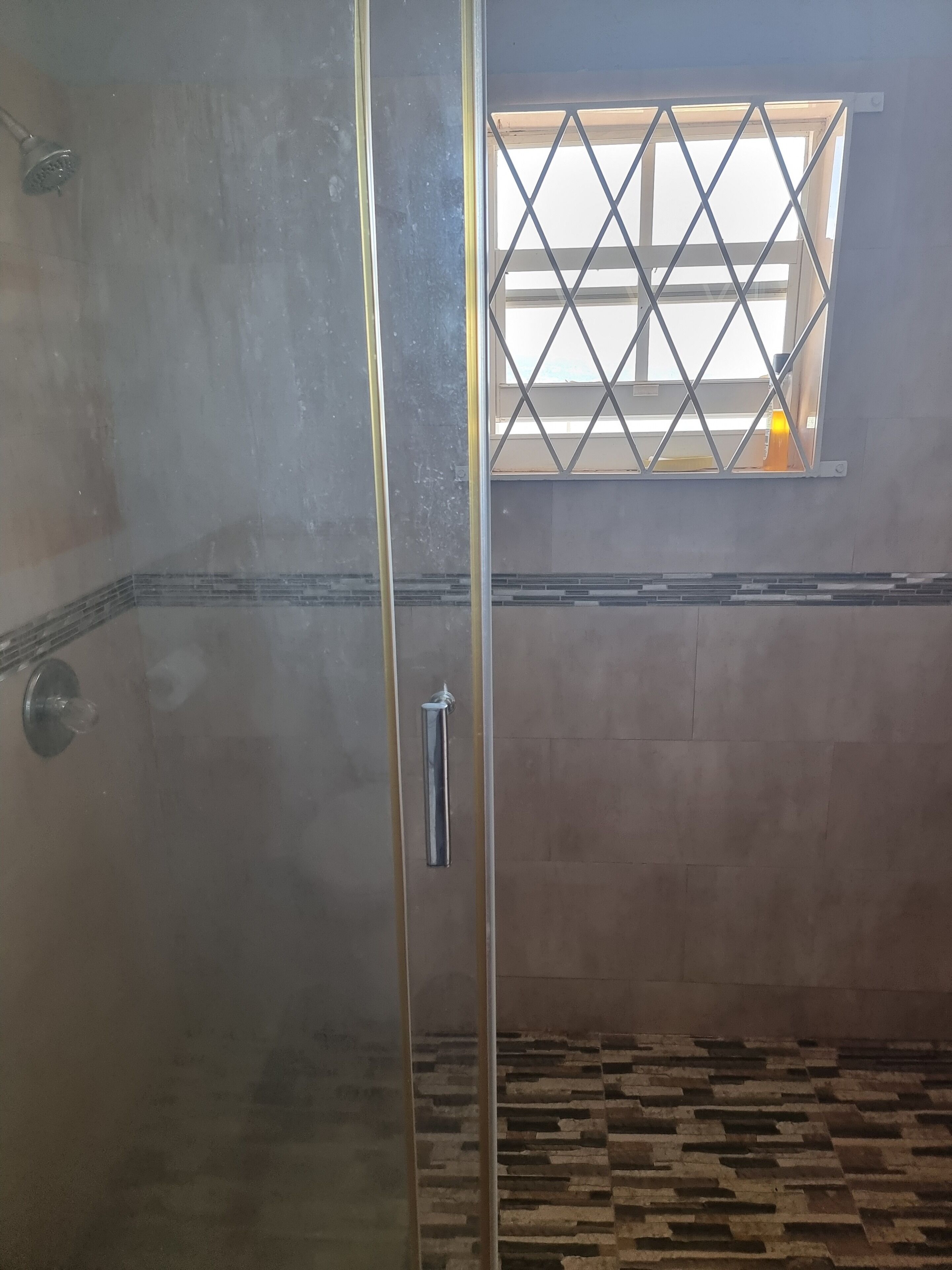 تجهيزات دش، مجففات شعر، مناشف، صابون