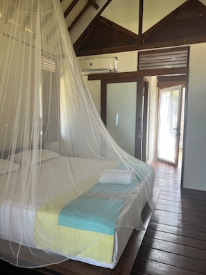 Deluxe Bungalow | In-room dining