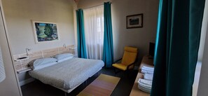 2 chambres, fer et planche à repasser, Wi-Fi gratuit, draps fournis