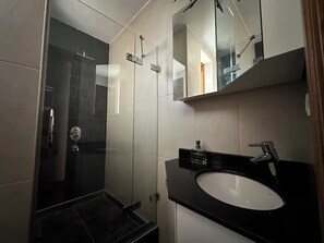 Shower, hair dryer - 2Br / 2Ba 3rd floor of Historical Building, Galata (Istanbul)