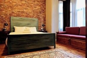 3 bedrooms, iron/ironing board, WiFi, bed sheets - 2nd floor 3+1, 2 bathrooms, Galata tower with balcony 20 steps (Istanbul)