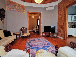 Living area - 2nd floor 3+1, 2 bathrooms, Galata tower with balcony 20 steps (Istanbul)