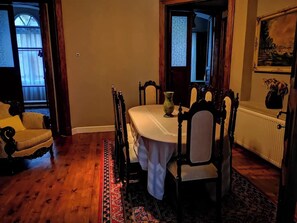 Dining - 2nd floor 3+1, 2 bathrooms, Galata tower with balcony 20 steps (Istanbul)