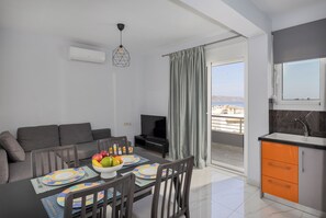 TV - Boutique Seaview Apt near City Center (Heraklion)