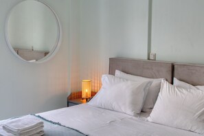 2 bedrooms, iron/ironing board, free WiFi - Boutique Seaview Apt near City Center (Heraklion)