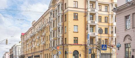 Vista frontal de la propiedad