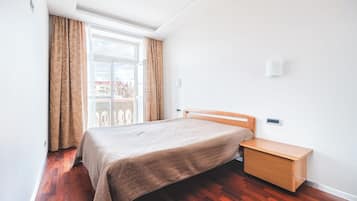 Apartamento, sacada, vista para a cidade | 1 quarto, ferros/tábuas de passar roupa, Wi-Fi de cortesia