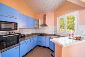 Réfrigérateur, micro-ondes, four, lave-vaisselle