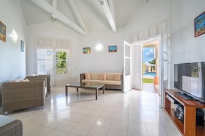 TV - La Calypso - Five Bedroom Villa, Sleeps 12 (Sainte-Anne)