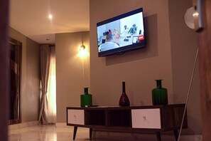 Deluxe Room, Balcony, City View | Desk, laptop workspace, free WiFi - La VOD Hotel (Benin City)
