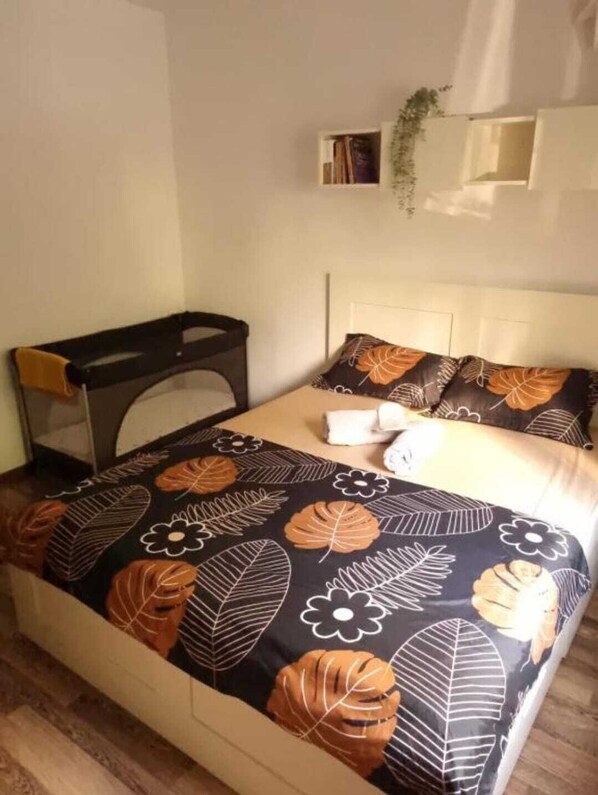 1 sovrum, strykjärn/strykbräda, wi-fi och sängkläder