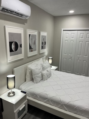 1 habitación, tabla de planchar con plancha, wifi gratis y ropa de cama