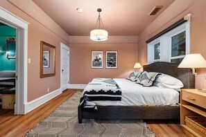 1 slaapkamer, een strijkplank/strijkijzer, reisbedje, wifi