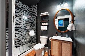 Dusche, Haartrockner, Handtücher