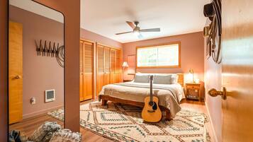 2 عدّة غرف نوم ومكواة/لوح كي وسرير سفر وواي فاي