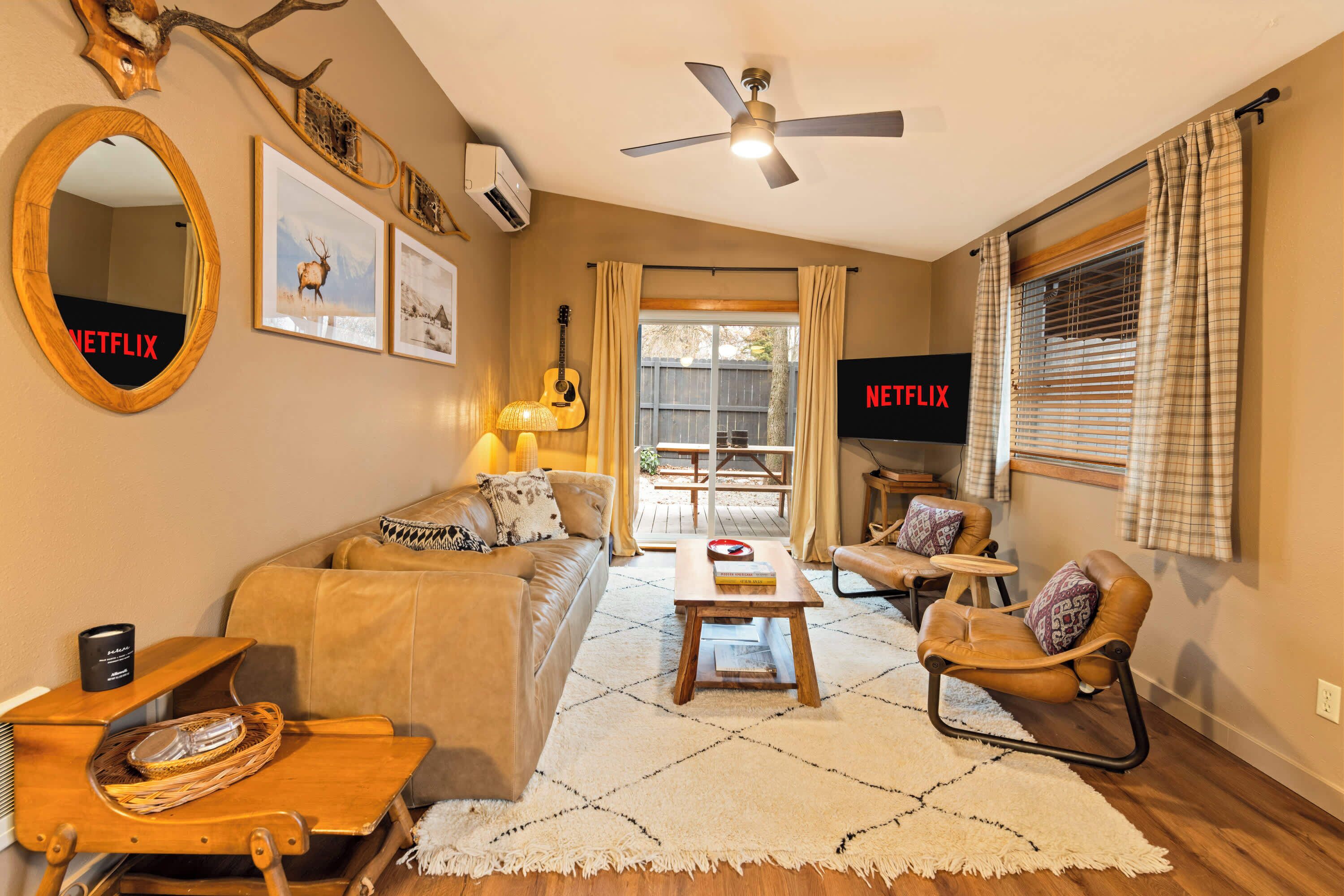 تلفزيون، كُتُب، مكتب