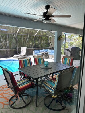 Outdoor dining - Tropical Escape- Heated Pool, Peloton, Pet friendly 3 bedroom/2 full bathrooms (Cape Coral)