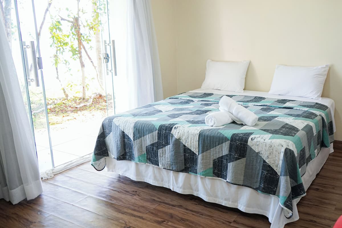 Quarto executivo, vista para o rio | Quartos à prova de som, Wi-Fi de cortesia