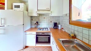 Refrigerador, microondas, lavavajillas, cafetera/tetera