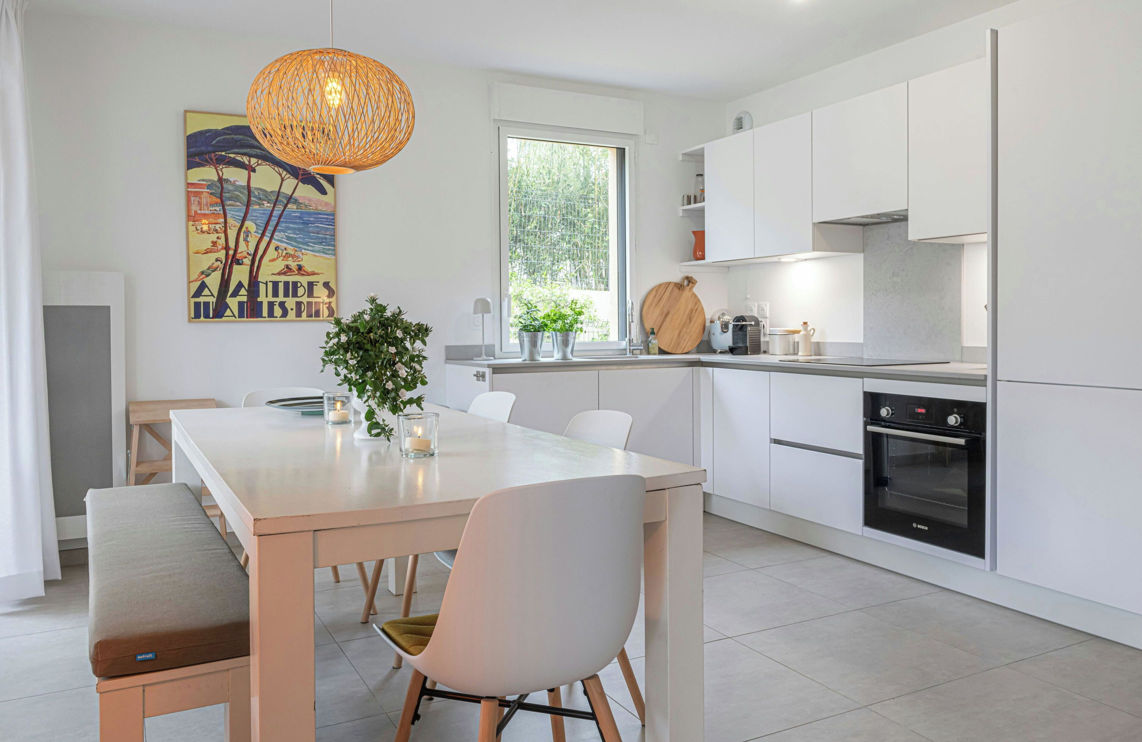 Fridge, oven, dishwasher, coffee/tea maker