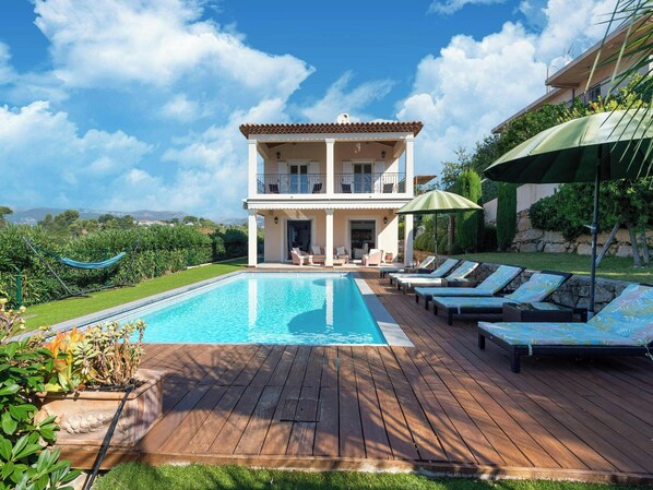 Et oppvarmet basseng