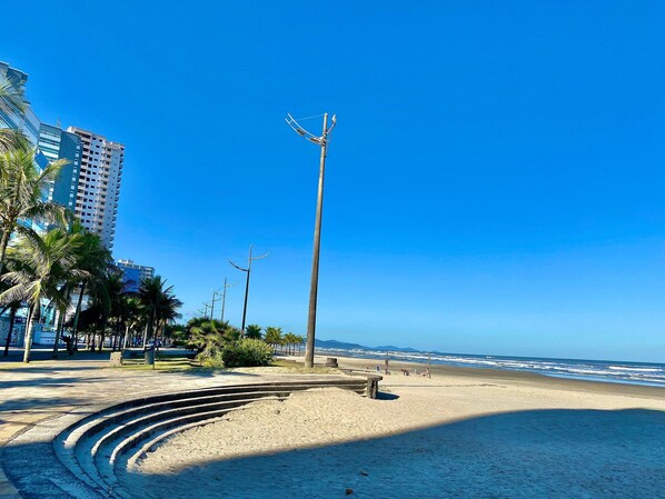 Beach nearby - Edifício Breno Navarro  (Praia Grande)