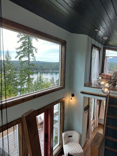 Tiny House on Hayden Lake with beach access and hot tub